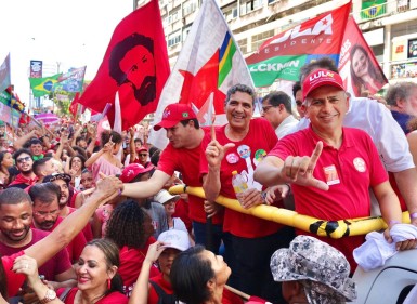 “Estar com Lula e com o  povo pernambucano é uma  emoção indescritível”