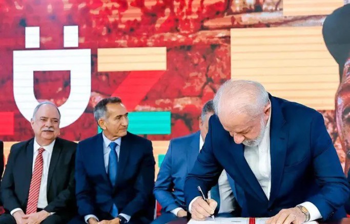 Luz do Povo garante conta de luz gratuita para famílias de baixa renda