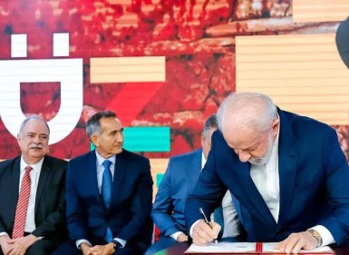 Luz do Povo garante conta de luz gratuita para famílias de baixa renda