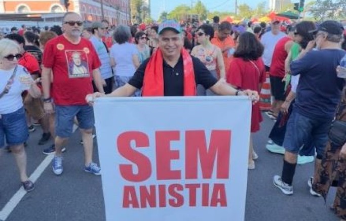 Doriel Barros participa de ato contra a PEC da Blindagem no Recife