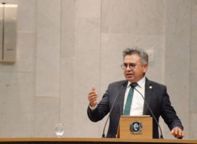 No Mês da Consciência Negra, Doriel Barros apresenta projeto que cria protocolo de acolhimento a vítimas de racismo nas escolas